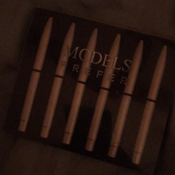 models prefer makeup - Picture 2 of 10